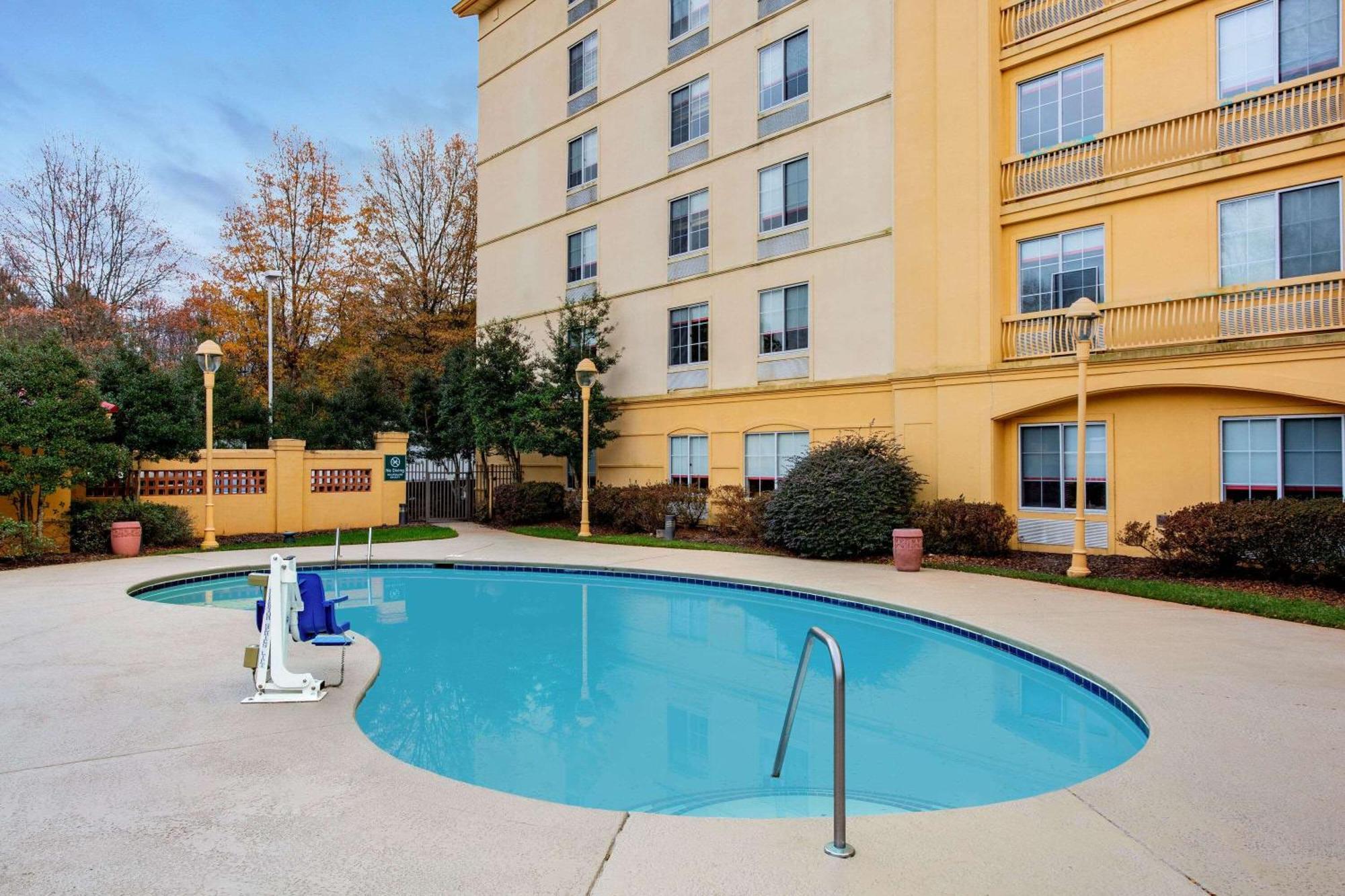 Hotel La Quinta By Wyndham Raleigh/Durham Southpoint Exterior foto